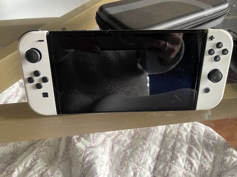 Nitendo switch oled com 1 mes de uso