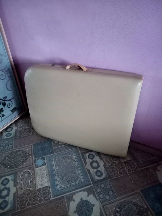 Мсажний стіл - якісний, складний,ширина 70 см.