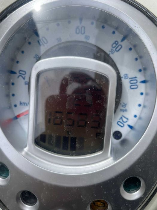 Peugeot Django 125 125cc com 19.000 km, muito estimada e pronta a andar sem precisar de nada.