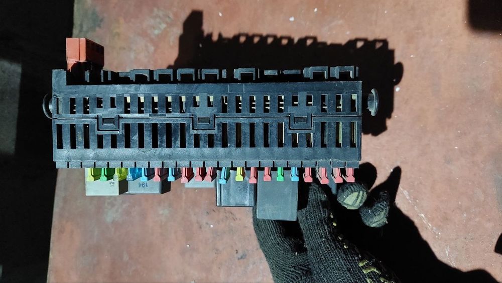 Блок придохранителей на пасат б4