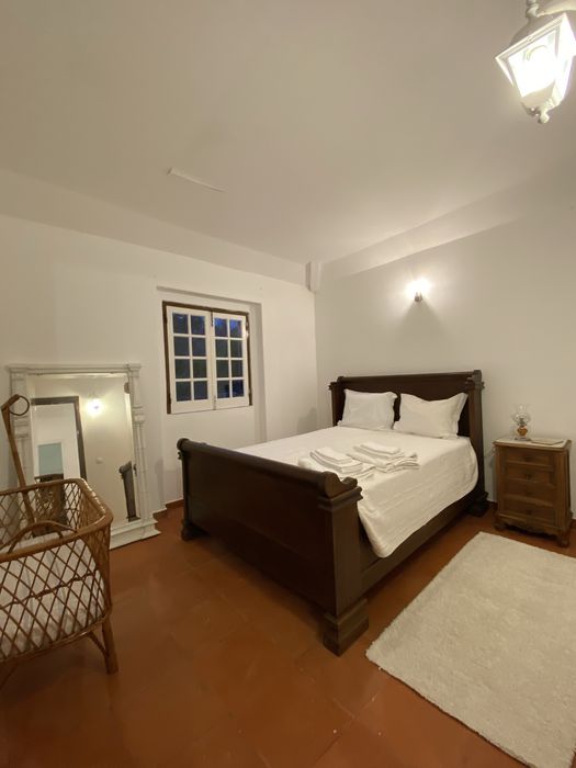 Cama de madeira robusta vitoriana