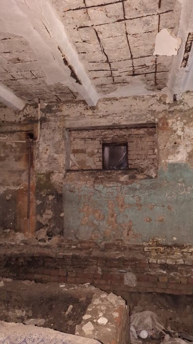 ТЕРМІНОВО ПРОДАМ підвальне приміщення у самому центрі Ніжина, біля площі Франка