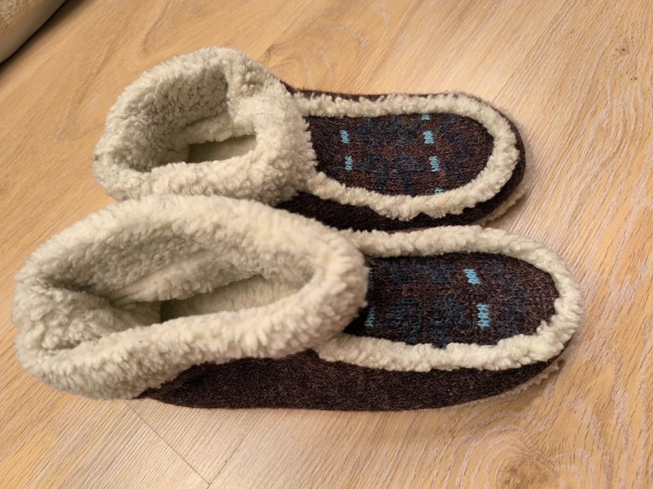 Ciepłe wełniane kapcie 39