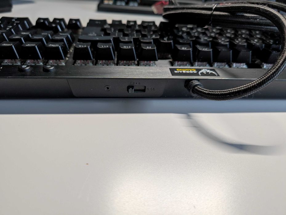 Teclado Corsair K70 RGB