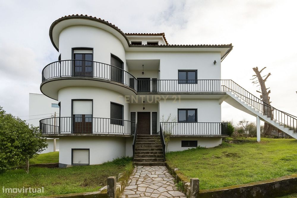 Apartamento T3 com cave e 284 m2 de área total — Pombal, Leiria