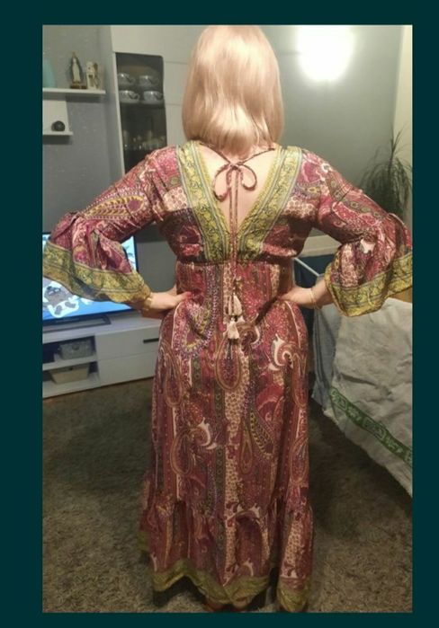 Sprzedam indyjską suknię.