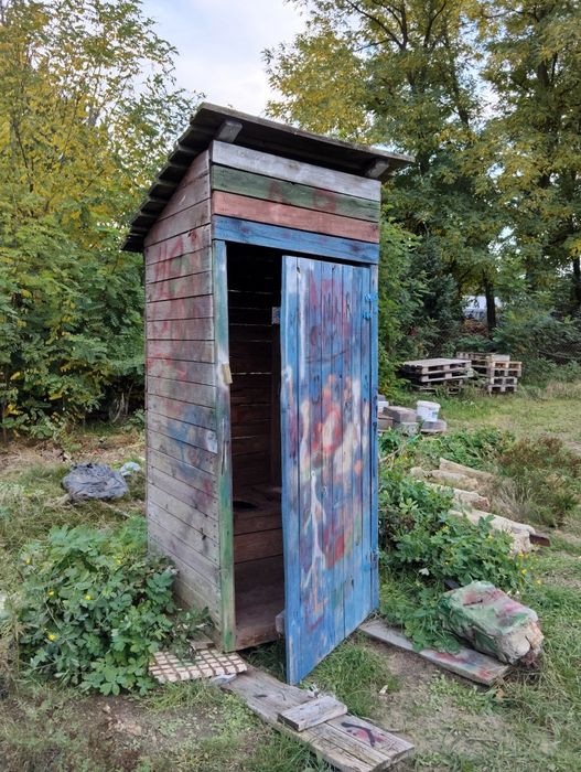 Wc drewniany na budowę  do obicia np.