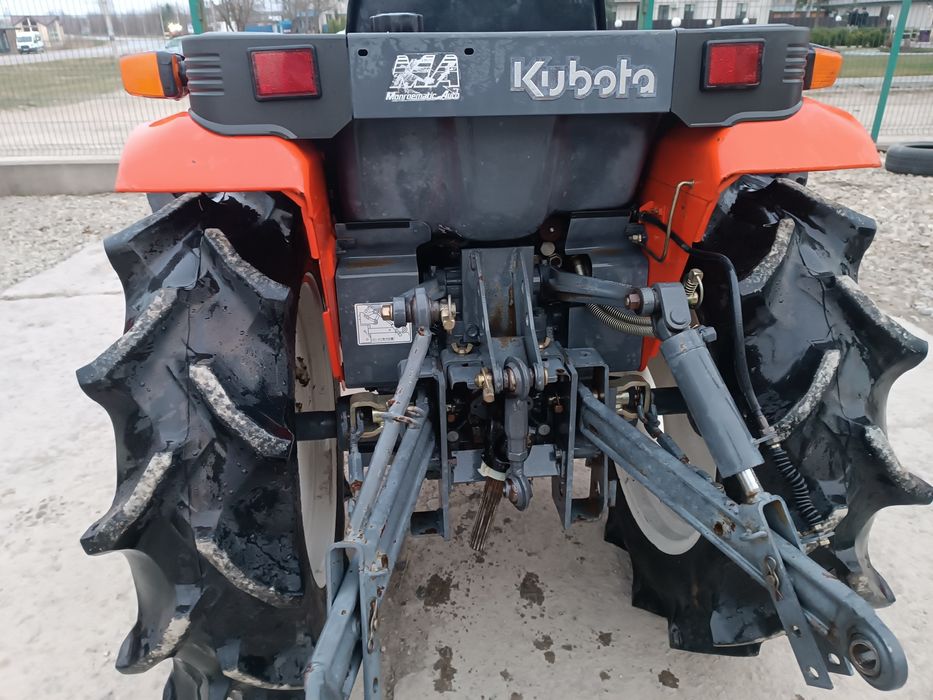 Японський мінітрактор.Трактор Кубота.