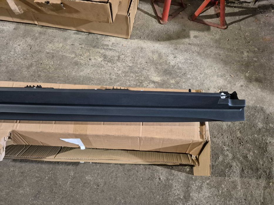 Listwa progowa prawa LandRover Range Rover Evoque BJ3M-10154-RH nowa