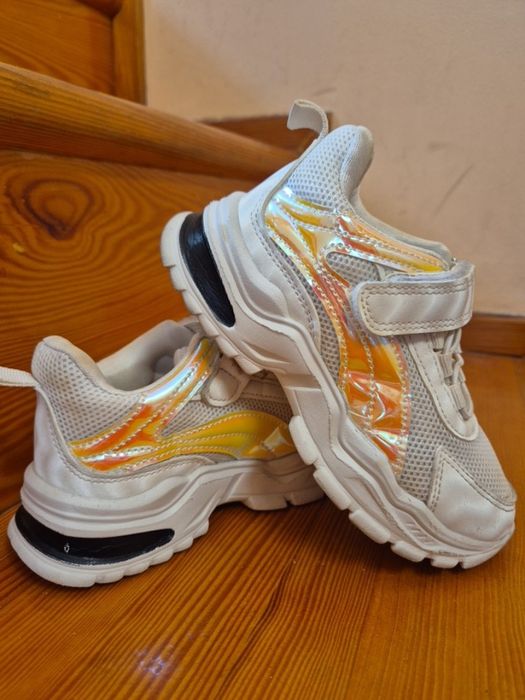 Кросівки на дівчинку