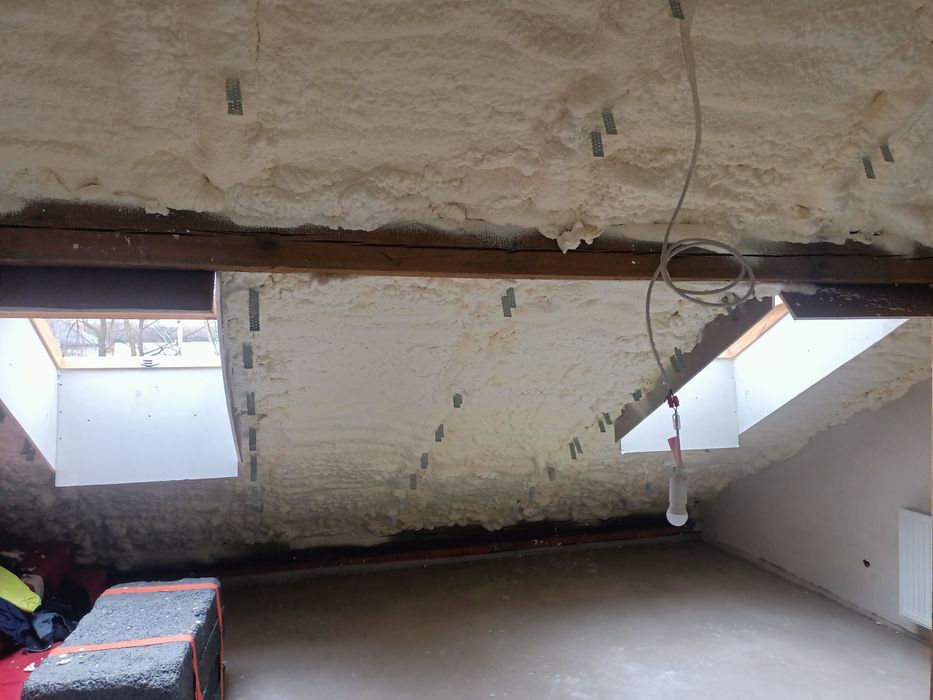 Piana Pur ocieplenie poddasza izolacja pianką RATY , ocieplanie pianą