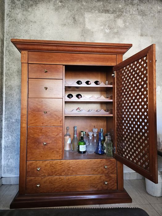 Bar,  aparador e móvel de arrumação