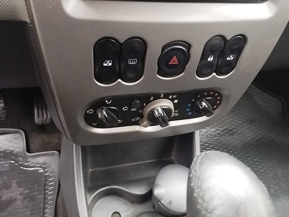 Рено логан 2011р