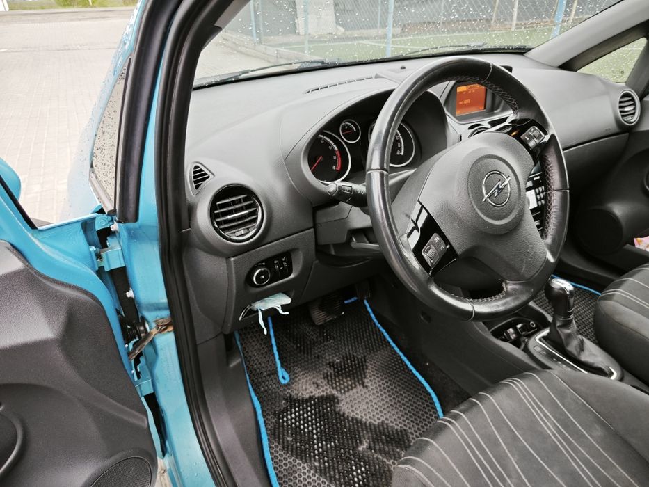 Продам Opel Corsa D 2010 року , 1.4 бензин в гарному стані,автомат , гідротрансформатор,  Продаж Опель Корса  Д