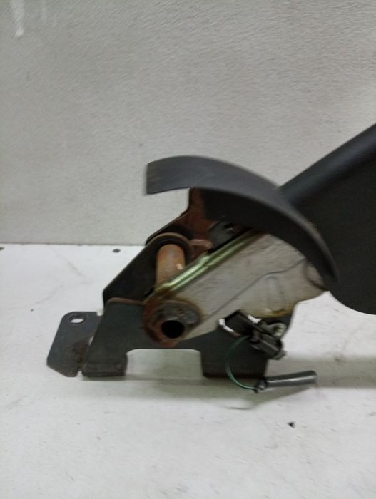 Dźwignia hamulca ręcznego mazda 3bk