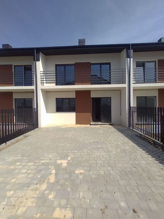 Продам зданий в експлуатацію таунхаус,можна під програми