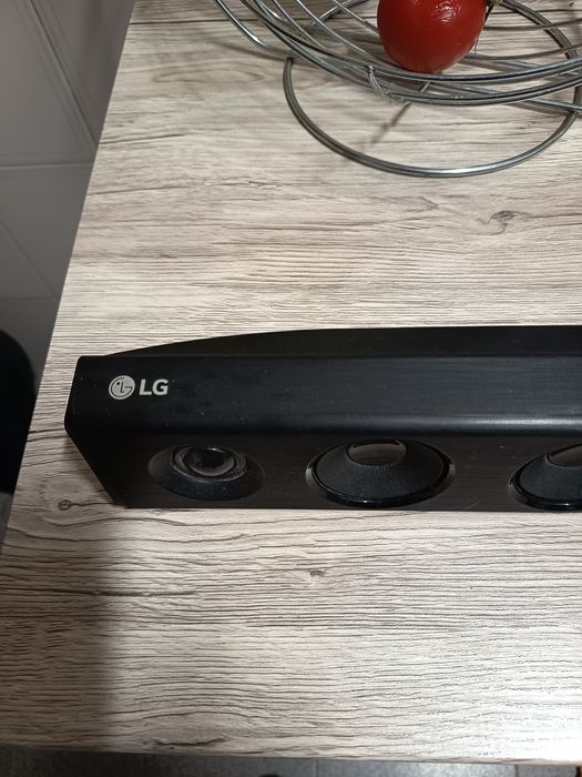Coluna de som LG com comando nova