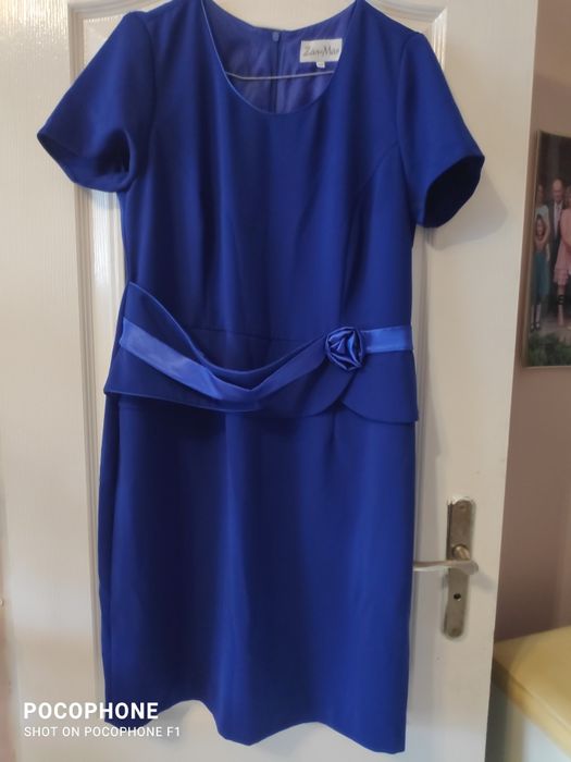 Piękna sukienka w niebieskim kolorze