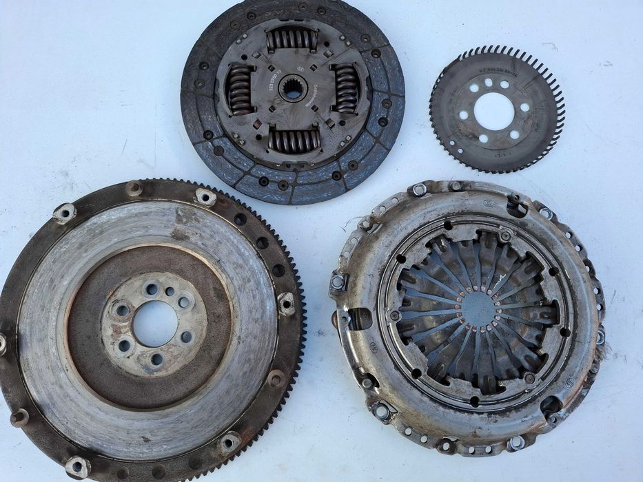 Na części Peugeot 207 1.6Thp maska błotnik drzwi EZW lampy poduszki