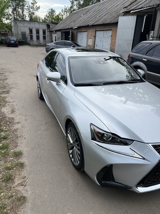 Lexus is 200t 2017
