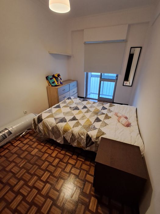 Quarto casal no CENTRO Lisboa. Para entrada imediata.