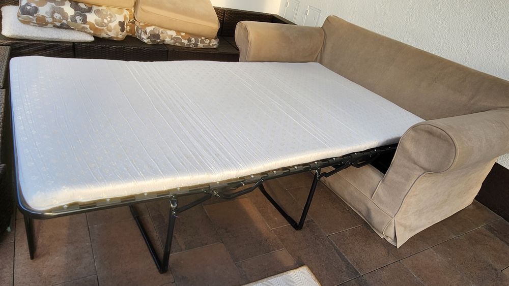 Sofa rozkładana dwuosobowa.