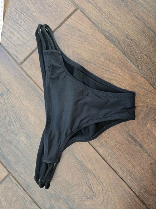 Bikini majtki kąpielowe czarne wycięte marszczone na pupie brazylijski