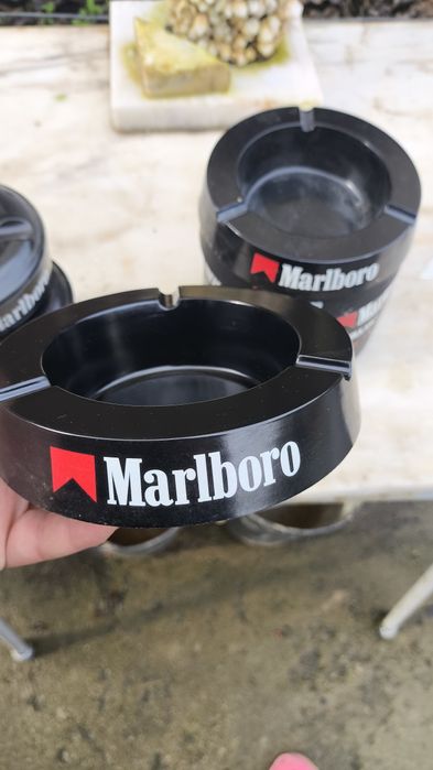 Cinzeiro Marlboro plástico