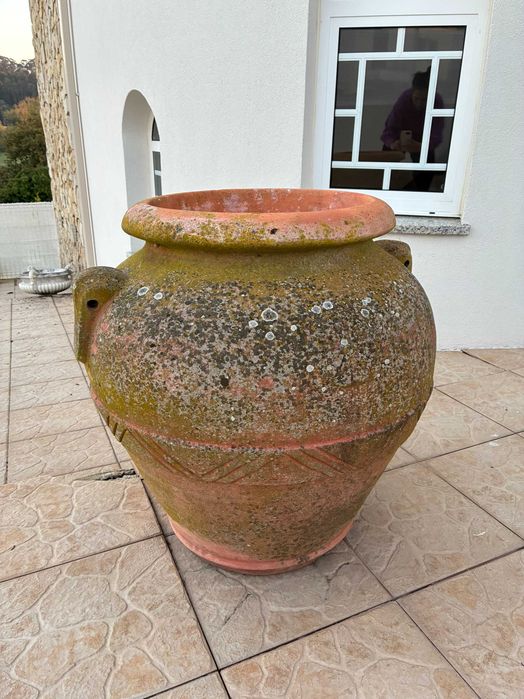 Vasos de barro grandes antigos