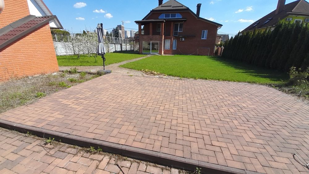 Здається 2-х пов. будинок.Укриття.Сонячні панелі.Центр.Біля Сільпо.