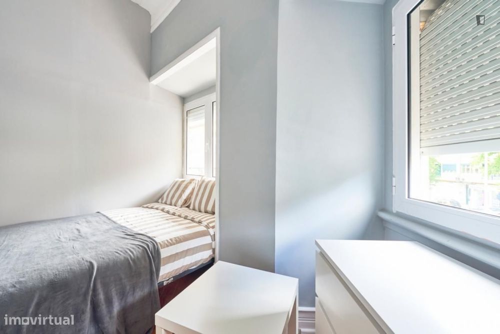 Quarto - localizado em Entrecampos Lisbon