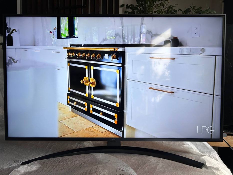 4K Телевізор 43” LG 43UR8100, Smart TV