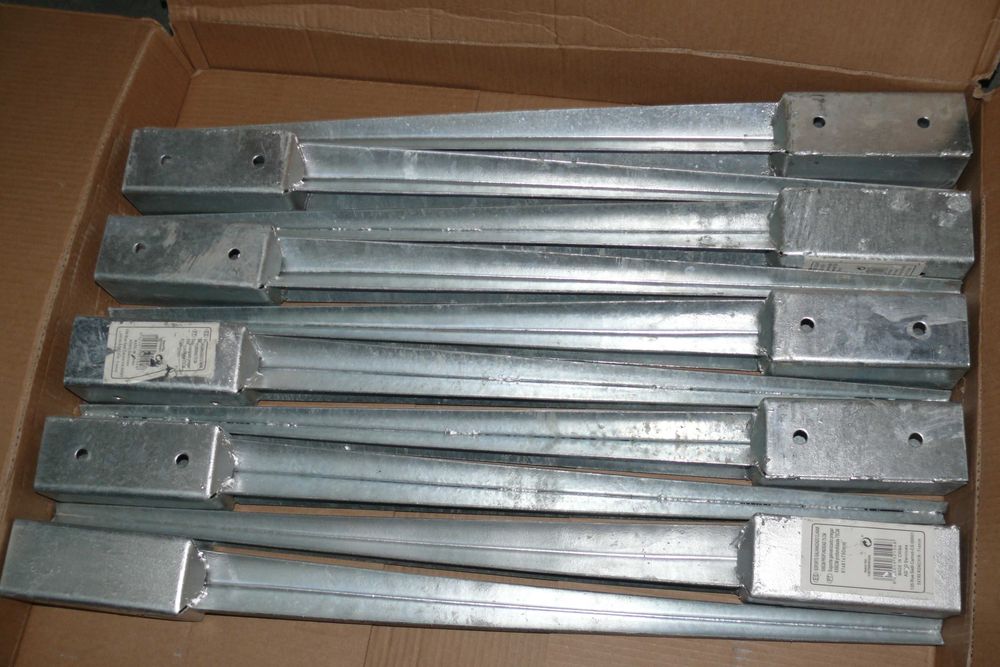 Suportes galvanizados para postes de madeira