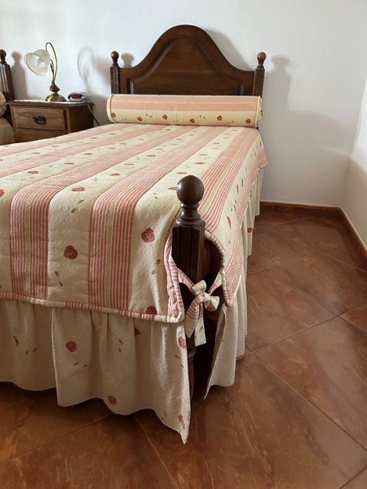 2 camas de solteiro + colchões