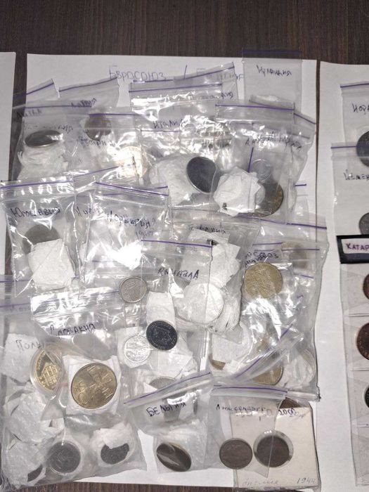 Монети з усього світу різних років