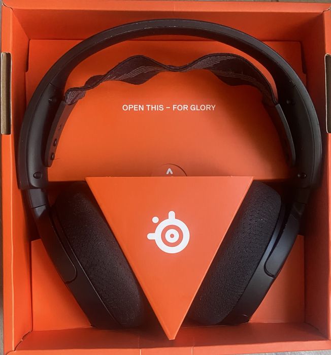 Sluchawki steelseries Arctis Nova 1