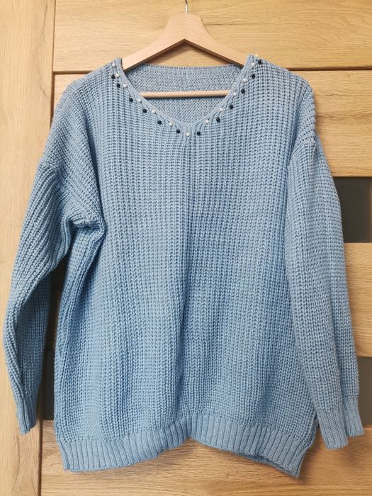 Niebieski sweterek