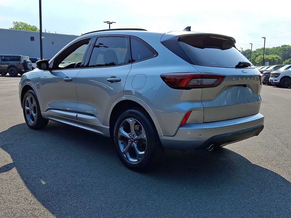 Ford Escape      2024