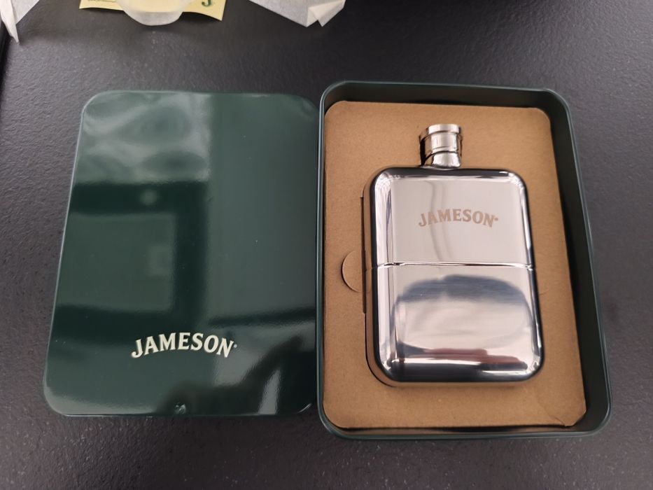 Piersiówka Jameson whiskey