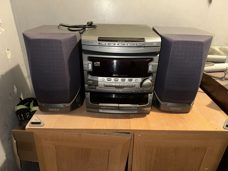 Daewo wieża z glosnikami ladnie gra