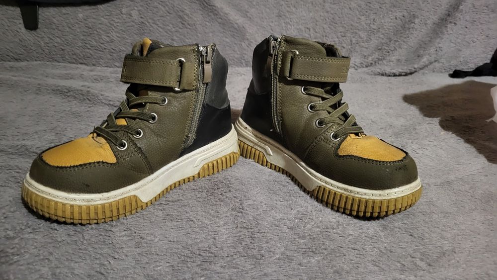 Продам  дитячі  зимні ботінки