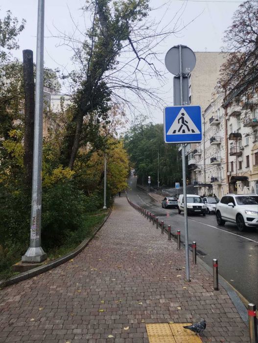 Продається 2 кімнатна квартира по  вул.Івана Франка 16/2. Без комісії.