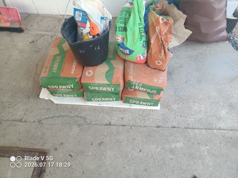 Odsprzedam cement 6worków x 25kg
