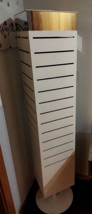 Montras, expositores e vitrines