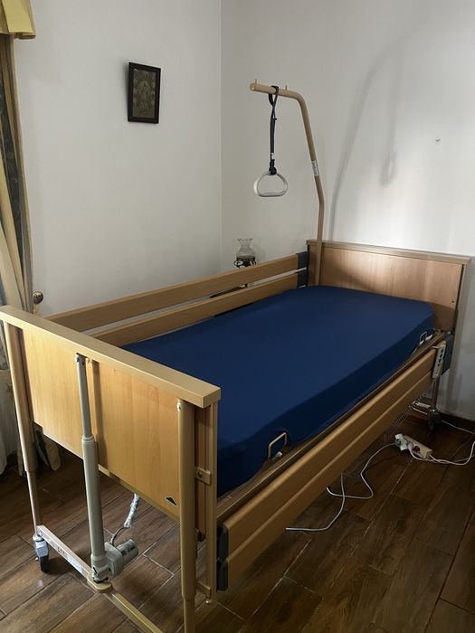Cama Hospitalar Elétrica Burmeier com Colchão e Trapézio