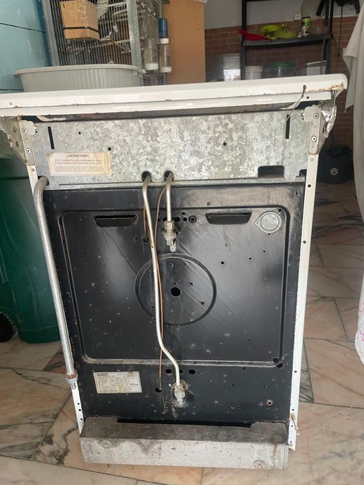 Vendo fogão da Balay em estado razoável .
Motivo de venda , troquei po
