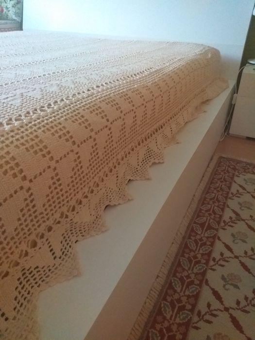 Colcha de renda beje feita à mão!