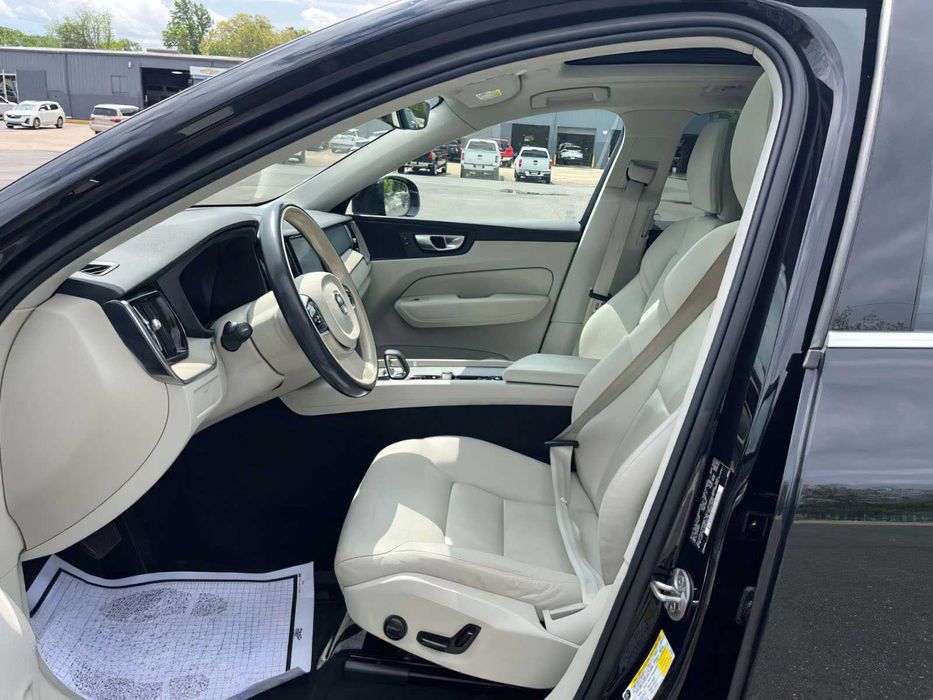 Volvo XC60 B5 Plus Bright Theme      2023