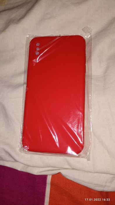 Силиконовый чехол на iPhone XS Max красного цвета.