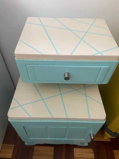 Vendo mesa de cabeceira cómoda obra de autor
